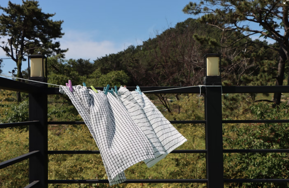 安価なネットは目が粗く、結局ファスナーやボタンで生地を傷つけてしまいます。 一方、高品質ネットは極細の網目で、下着さえ優しく洗える設計。